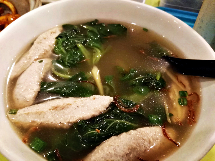 Spinach soup with fish paste
