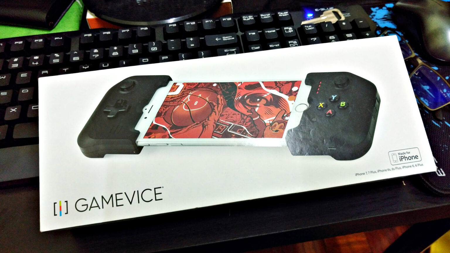 iPhone Gamers Will Love This Gamevice Deck