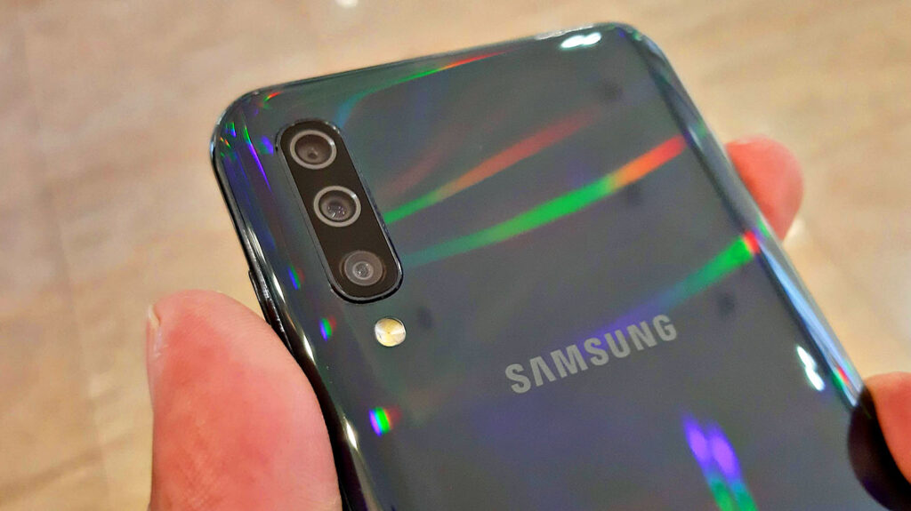 Samsung Galaxy A50 Review - A Solid Build Mixing Beauty And Brawn
