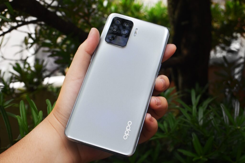Get Free Gifts Worth RM238 with OPPO Reno5 F Crystal Silver Pre-Orders
