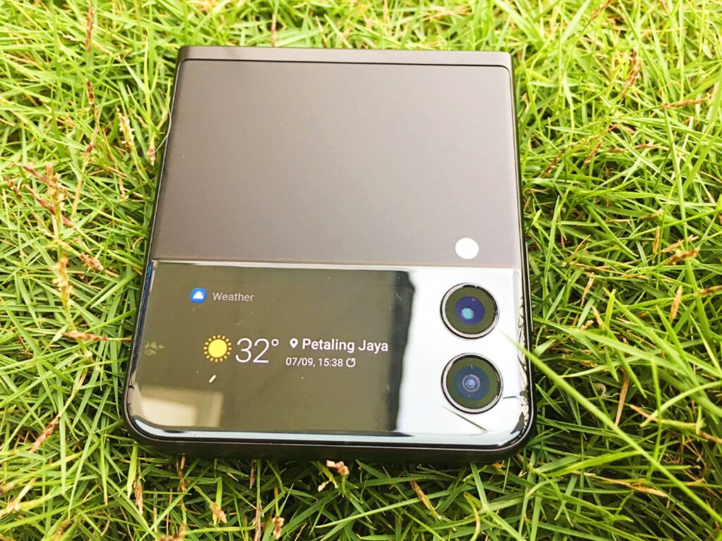 Samsung Galaxy Z Flip3 First Look - A Flip Between Elegance and Sophistication