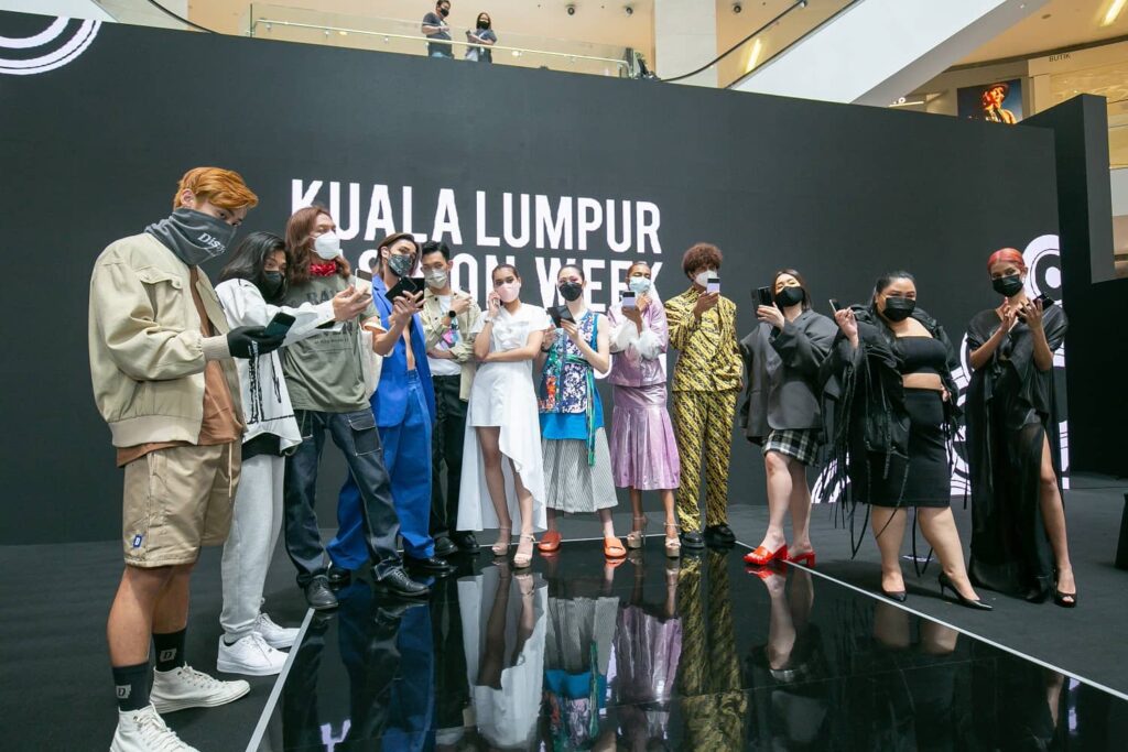 Samsung Malaysia and Kuala Lumpur Fashion Week to Showcase Iconic Galaxy Z Devices in Strut Down Runway Samsung Malaysia and Kuala Lumpur Fashion Week to Showcase Iconic Galaxy Z Devices in Strut Down Runway