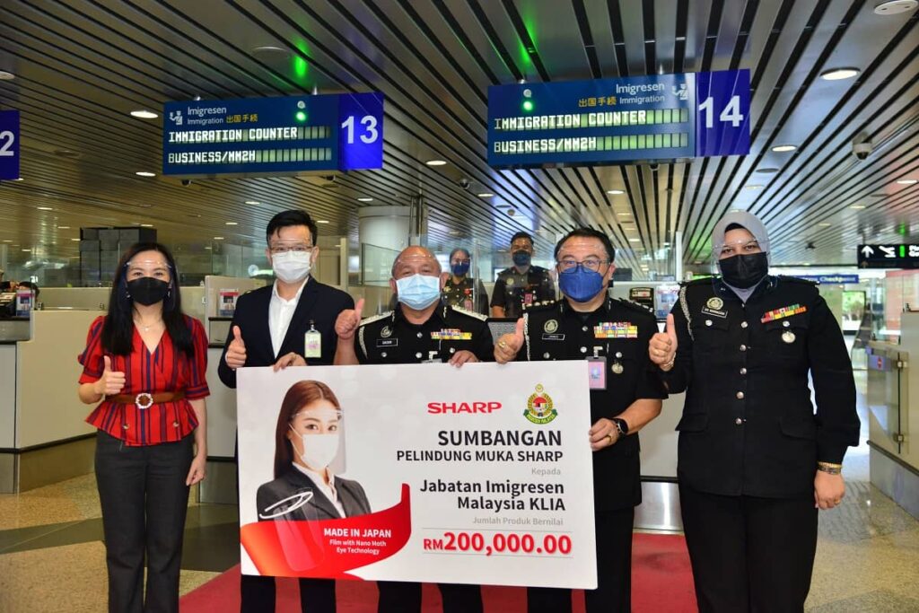 Sharp Malaysia Donates State-Of-The-Art Face Shield to Immigration Department of Malaysia