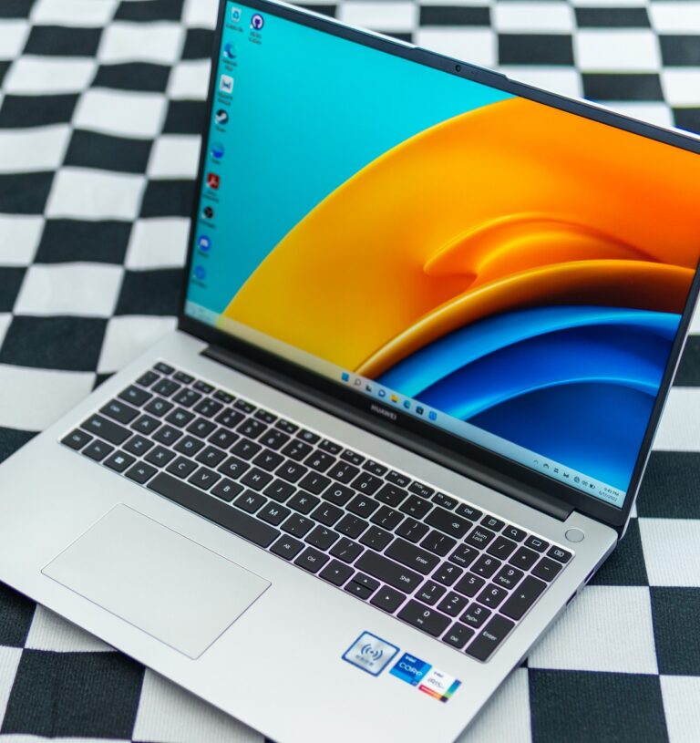HUAWEI Recreates Large-Screen Hybrid Workplace Experience
