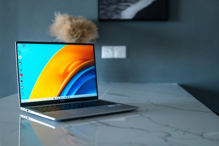 Looking for A Lightweight Laptop? HUAWEI Has Got The Answer!