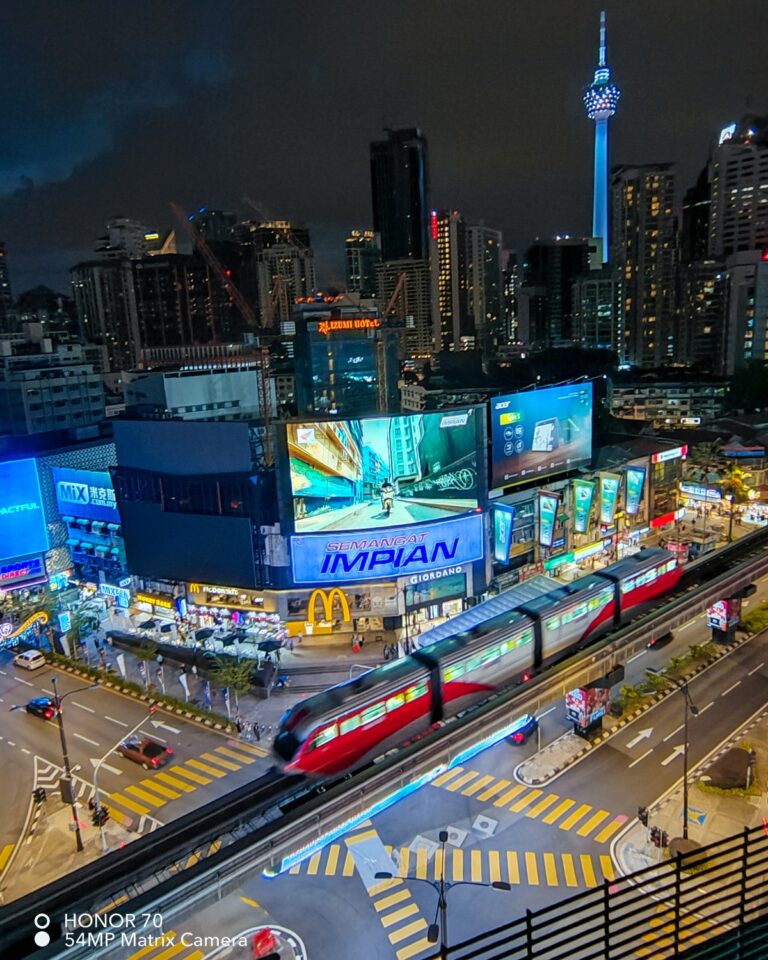 HONOR Partners with Maxis to Offer the Latest Flagship HONOR 70 at Only RM99