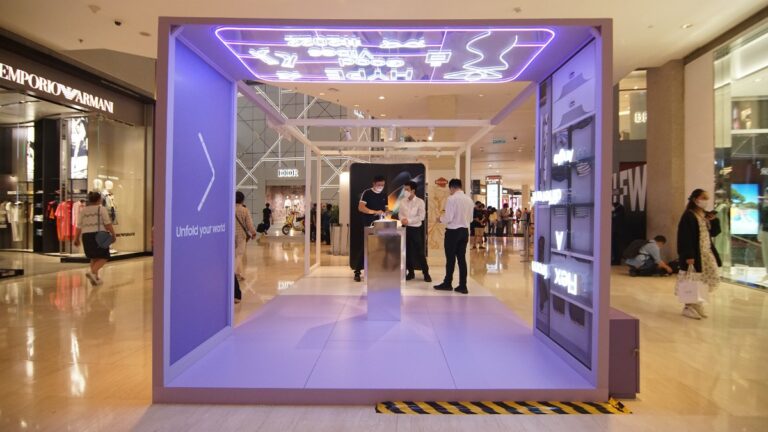 Experience The Samsung Galaxy Flip4 & Galaxy Z Fold4 as it Dominates The Runway at KLFW 2022