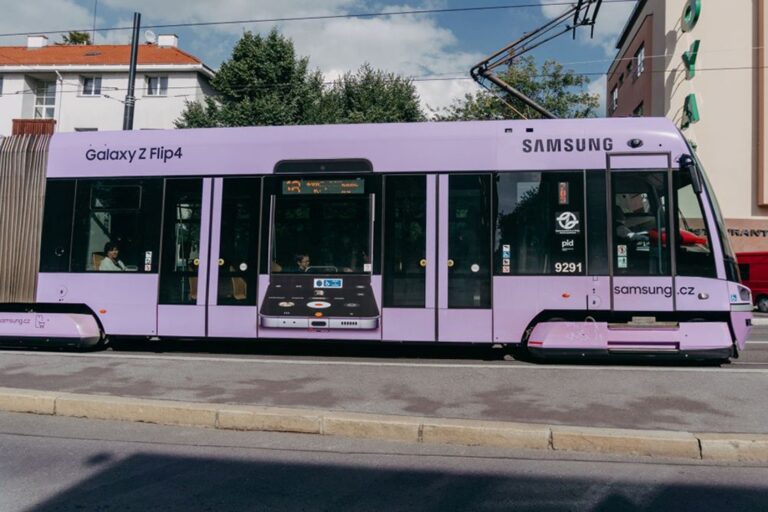 Creative Marketing of the Galaxy Foldable Phones Seen Across the World