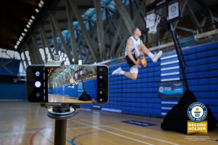 Guinness World Record-Breaking Moment Captured by HONOR Magic5 Pro