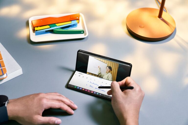 Galaxy Z Series Lets You Design the Smartphone of Your Dreams