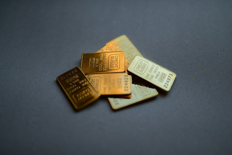 Leveraging Real-Time Global Economic Indicators for Strategic Gold Trading in Malaysia