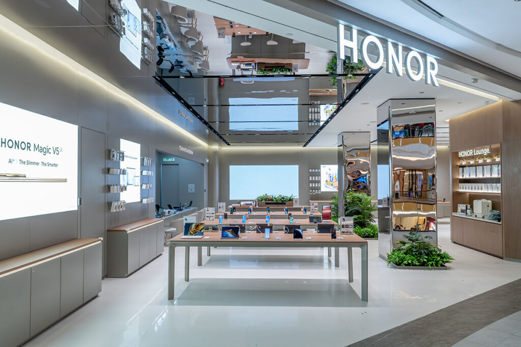 Johor Bahru Welcomes HONOR's Largest International Experience Store & Service Centre