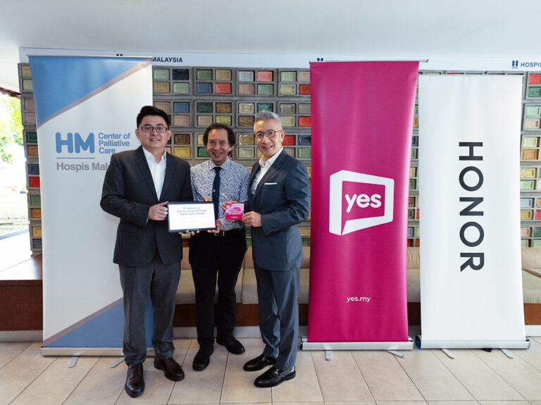 Yes and HONOR Donate RM40,000 in Tech and 5G to Hospis Malaysia