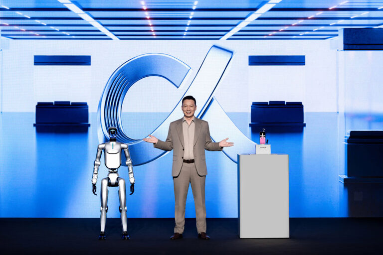 HONOR Redefines Mobility: Meeting the Robot Phone, Humanoid Assistants, and the Magic V6