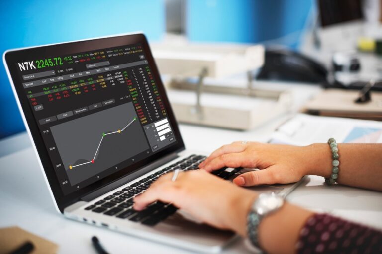 Copy Trading in South Africa: Smart Strategies You Can Use to Grow Your Portfolio Faster