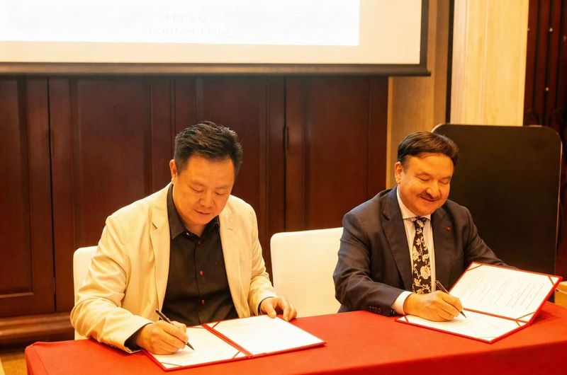 CodeCoin Co-Hosts China-Bahrain New Energy and Blockchain Salon, Signs Strategic Cooperation Agreement with AAOIFI CodeCoin Co-Hosts China-Bahrain New Energy and Blockchain Salon, Signs Strategic Cooperation Agreement with AAOIFI