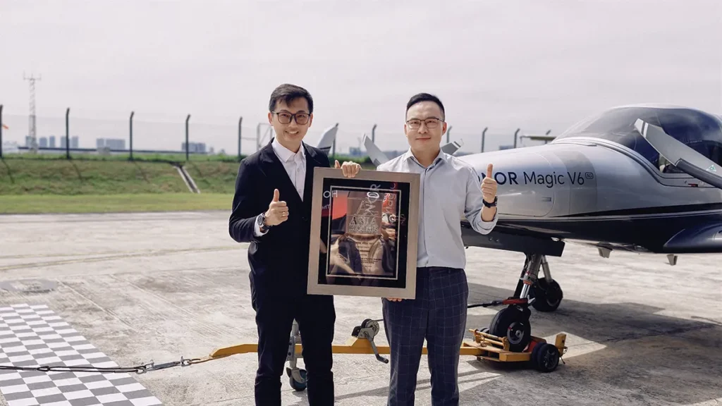 HONOR Magic V6 Just Towed an Aircraft to Smash a Foldable Durability Record